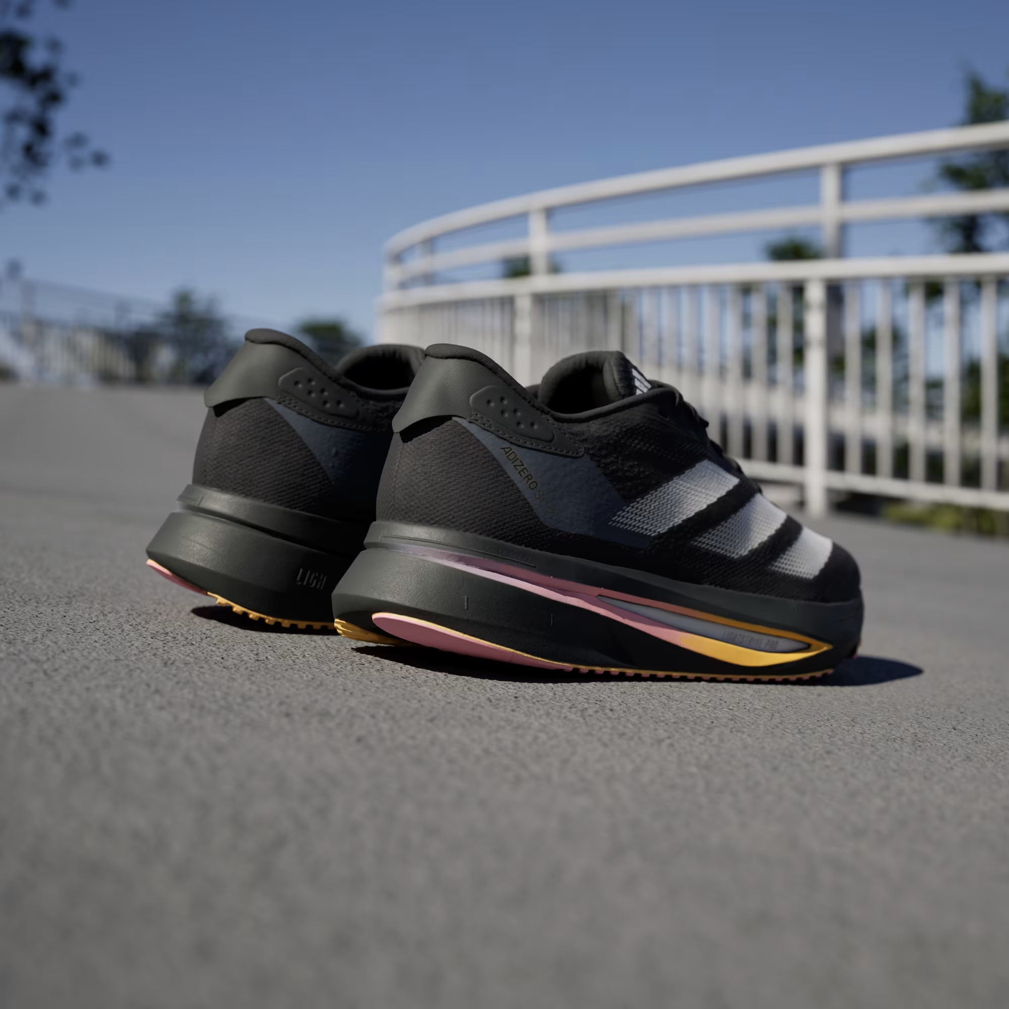 CORRIDA ADIZERO SL2 – SPARK Exclusivo