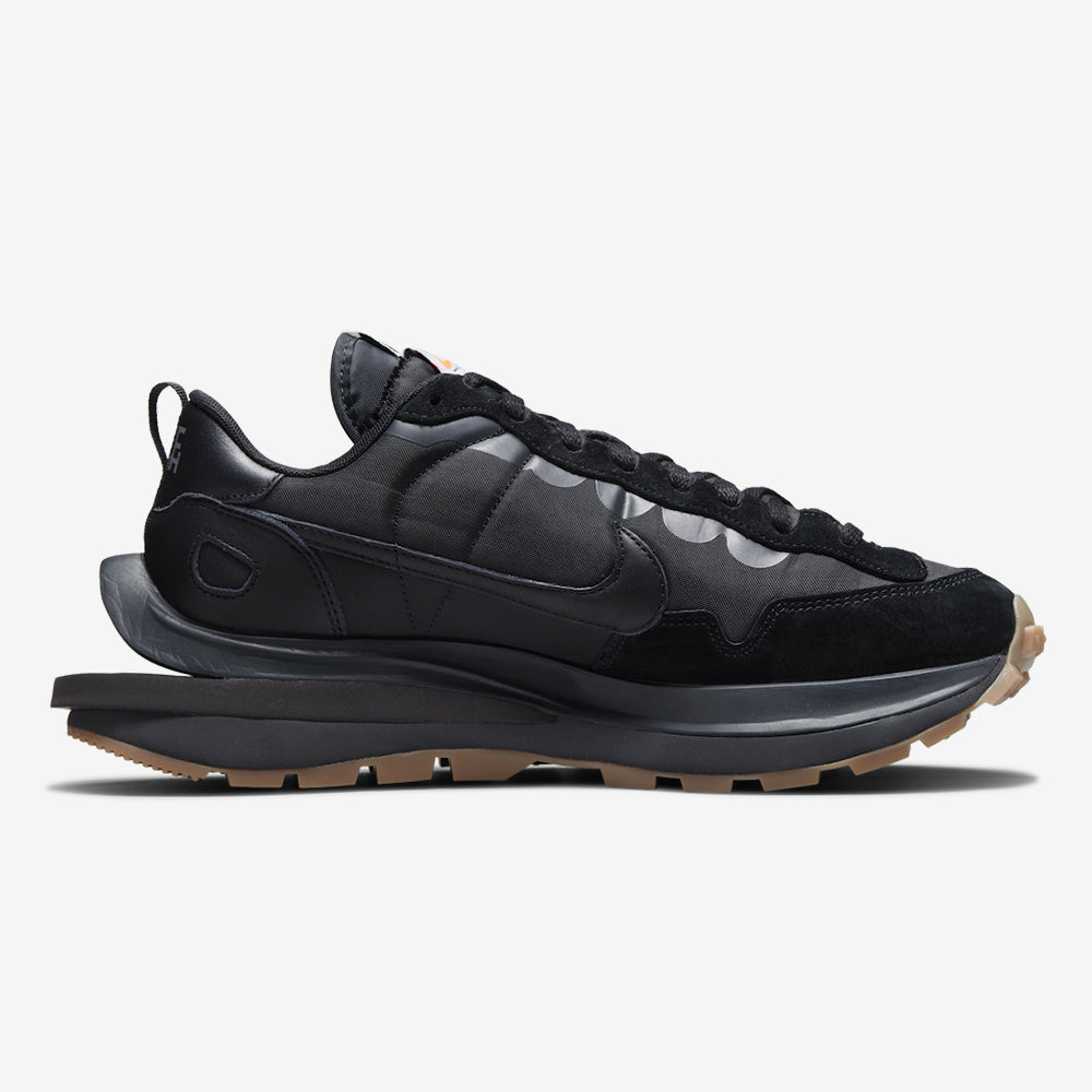 Sacai x VaporWaffle Black and – Gum Clássico