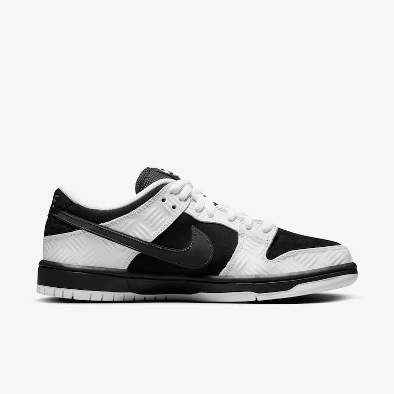 TIGHTBOOTH x SB Dunk Low Black – White Confortável