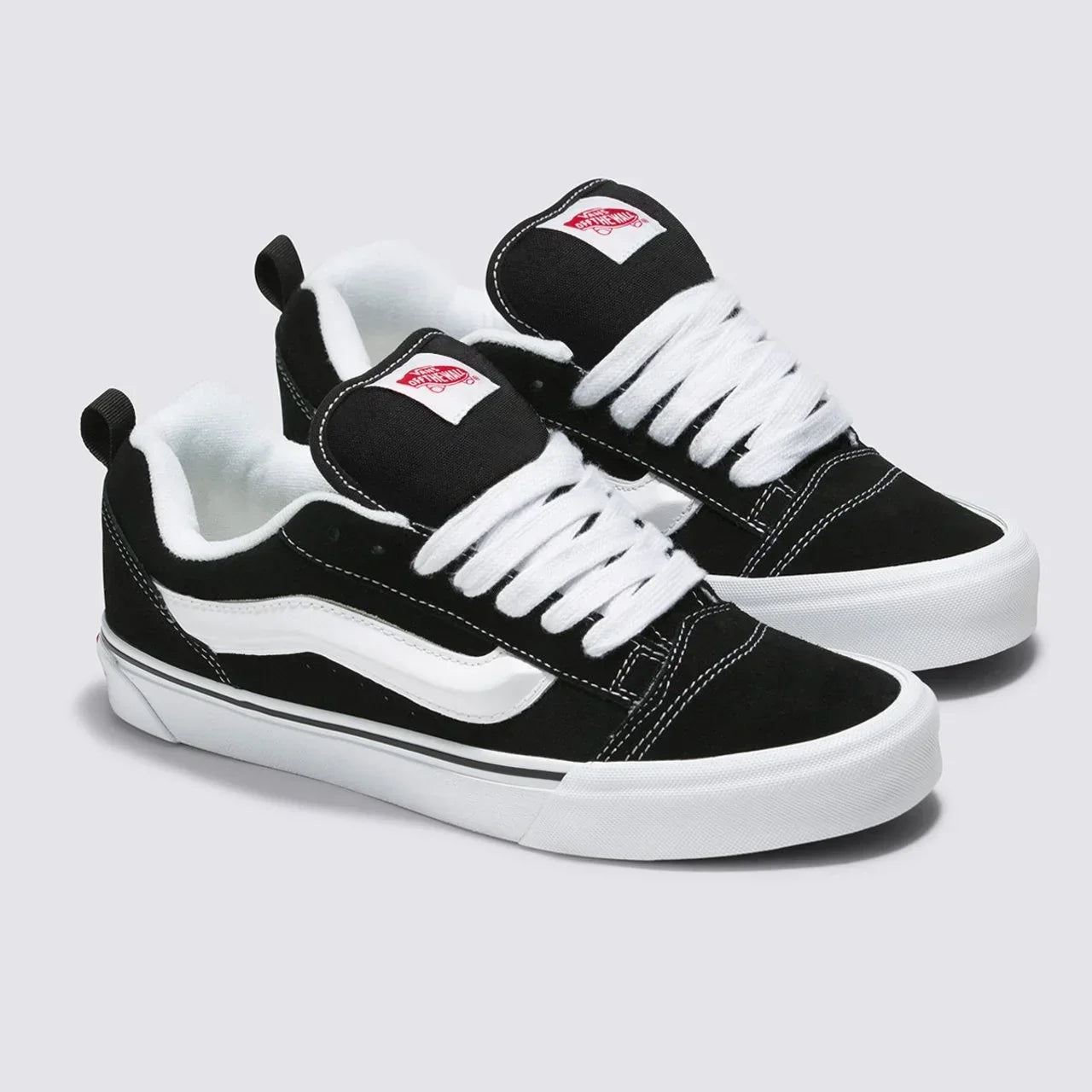 Knu Skool Black True – White Exclusivo