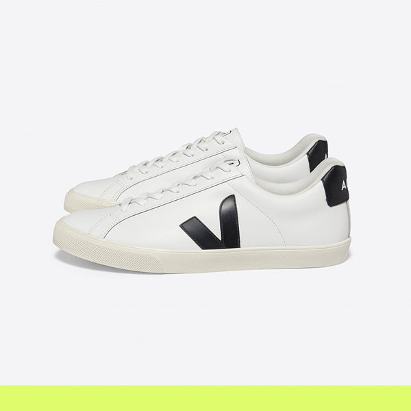 ESPLAR LEATHER WHITE – BLACK Confortável