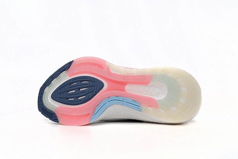 Ultraboost 22 White Almost – Blue Clássico