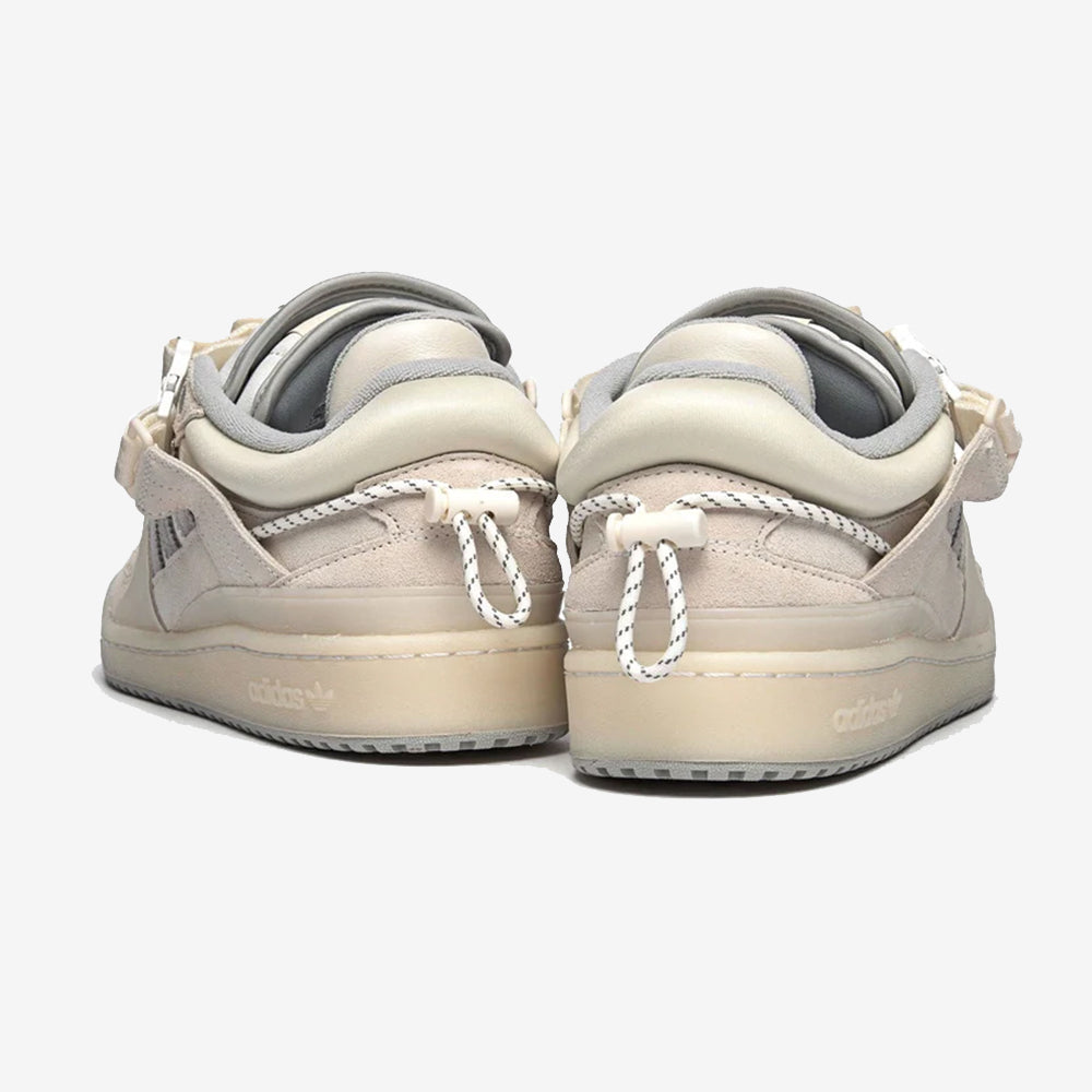 Bad Bunny x Forum Buckle Low – White Confortável