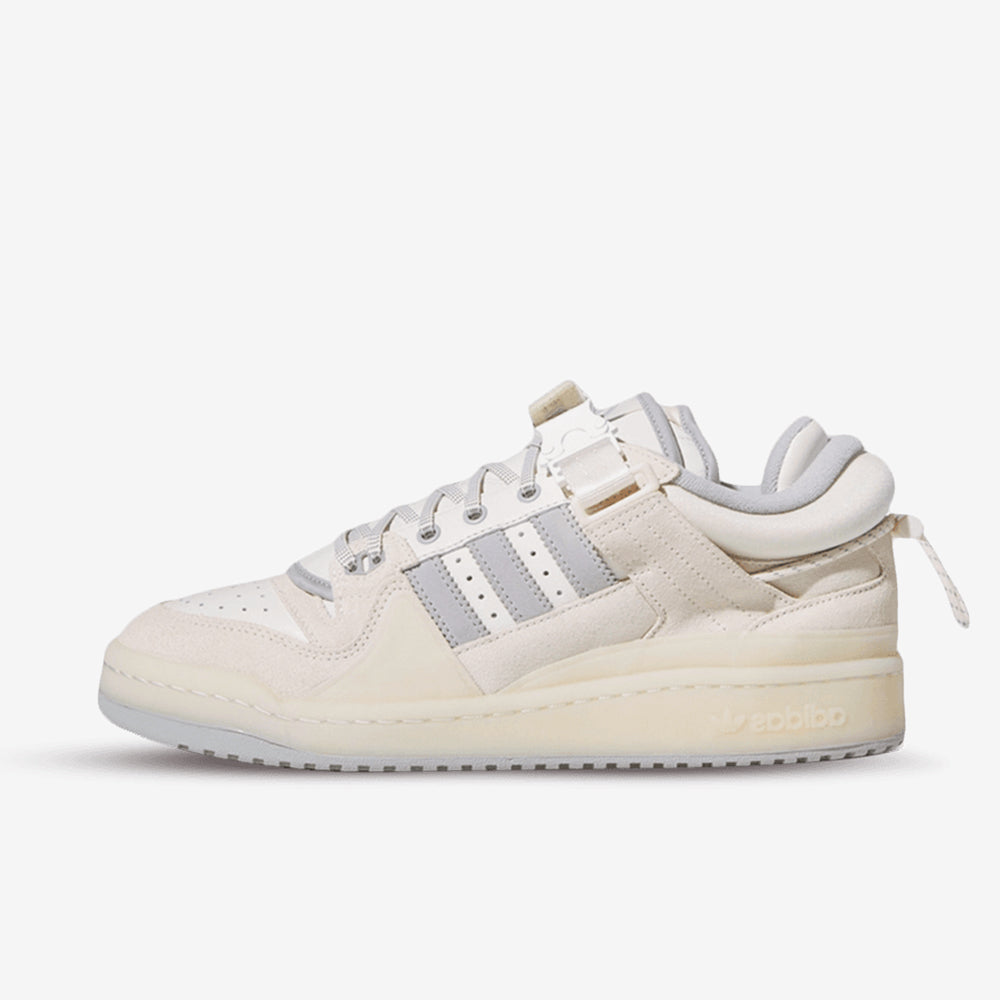 Bad Bunny x Forum Buckle Low – White Confortável