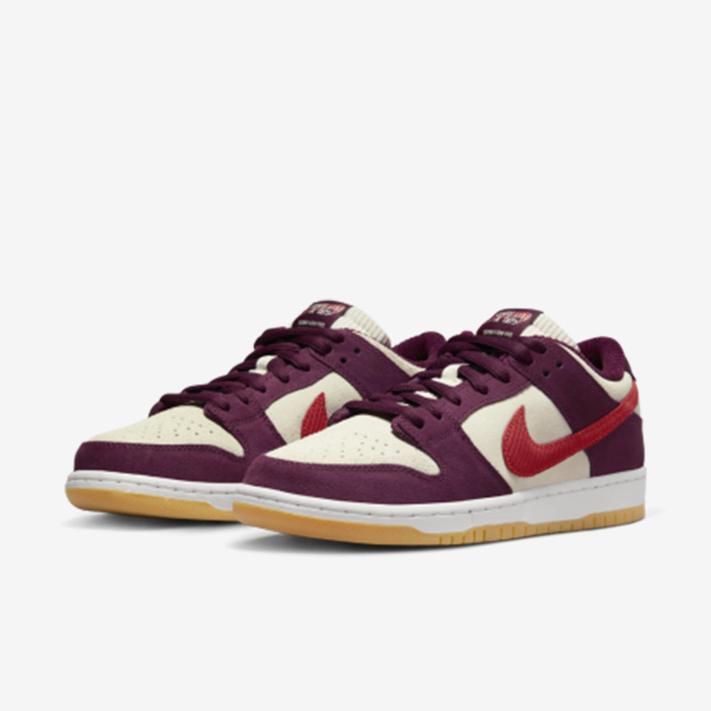 SB Dunk Low Skate Like a – Girl Confortável