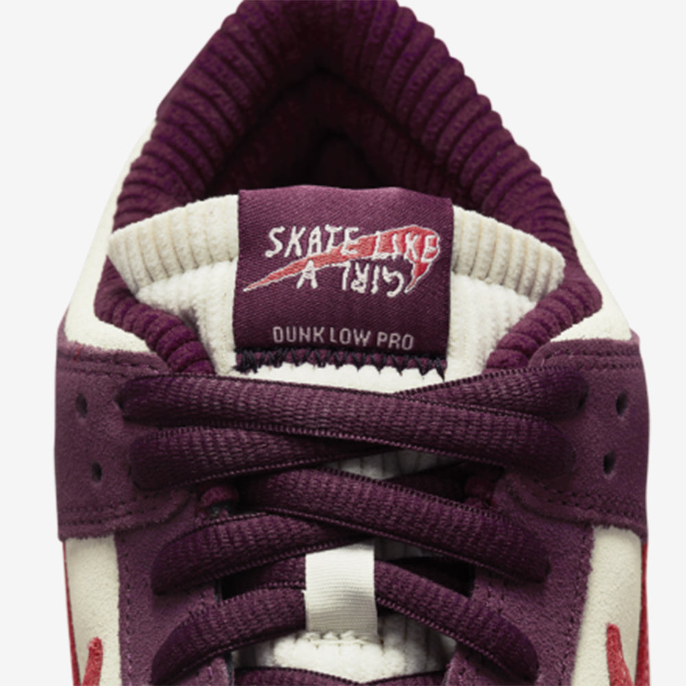 SB Dunk Low Skate Like a – Girl Confortável