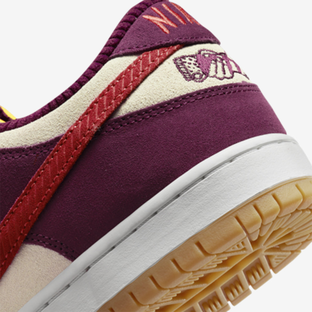 SB Dunk Low Skate Like a – Girl Confortável