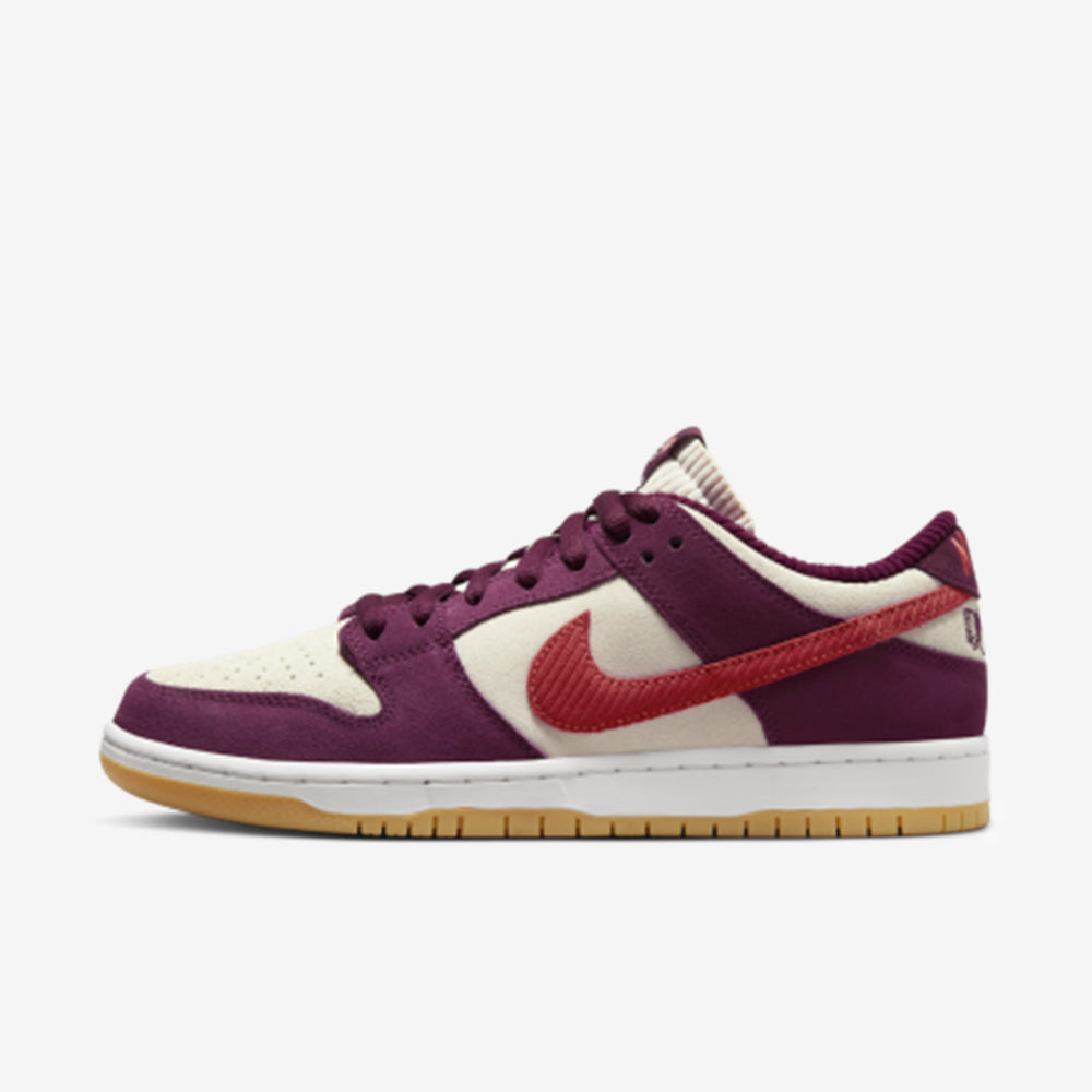 SB Dunk Low Skate Like a – Girl Confortável