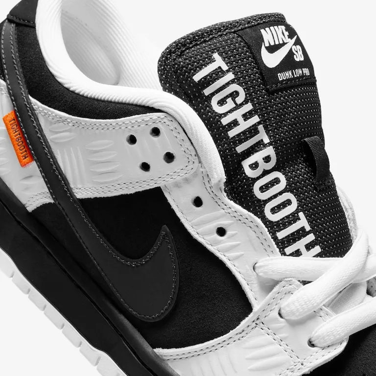 TIGHTBOOTH x SB Dunk Low Black – White Confortável