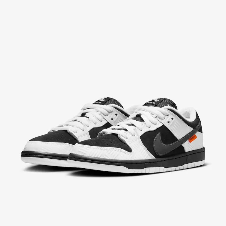 TIGHTBOOTH x SB Dunk Low Black – White Confortável