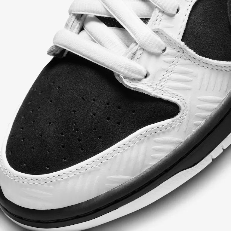 TIGHTBOOTH x SB Dunk Low Black – White Confortável